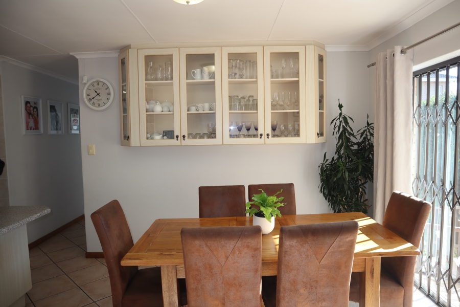 3 Bedroom Property for Sale in Wavecrest Eastern Cape